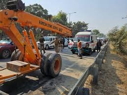 Lucknow News : लुलु मॉल के पास हिमाचल प्रदेश के राज्यपाल के काफिले की गाड़ियां टकराईं, कई लोग घायल 5 image 79