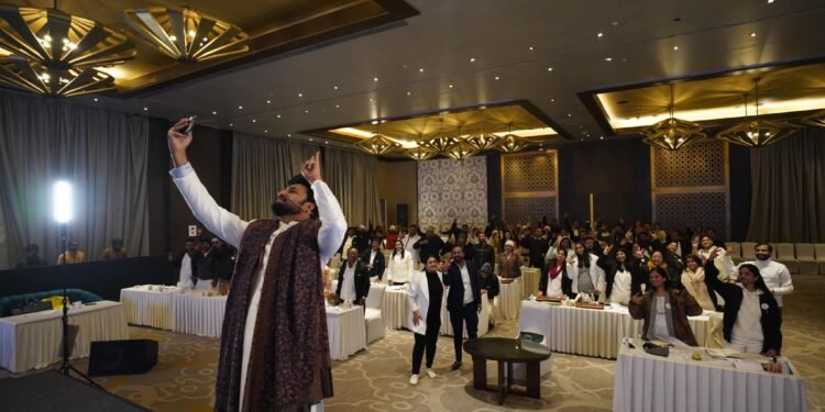 कौन है आचार्य पंकित गोयल? रिश्तेदारों और दोस्तों ने कहा था, 'भाई, तू नहीं कर पाएगा', आज वह भी सीखने के लिए कोर्स में एडमिशन के लिए जुगाड़ लगा रहे हैं! 1 आचार्य पंकित गोयल