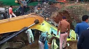 Chhindwara Accident: छिंदवाड़ा में निर्माणाधीन कुआं धंसा, 30 फीट की गहराई में फंसे तीन लोग; रेस्क्यू जारी 2 image 95