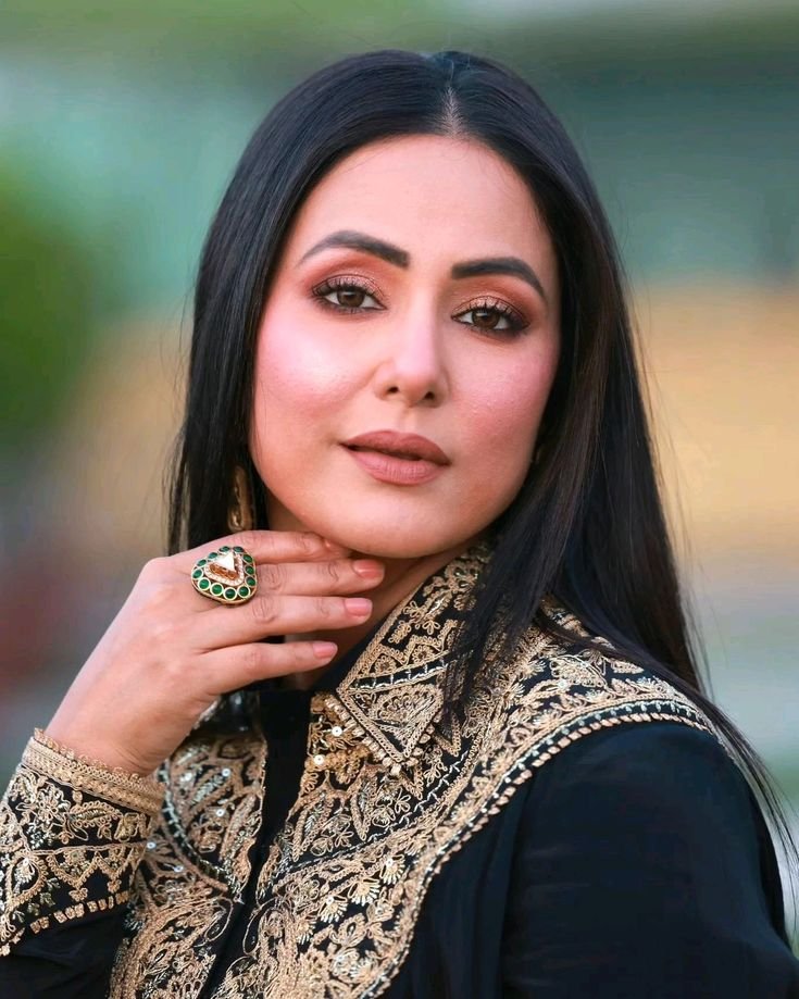 Hina Khan: कैंसर पर बात करते हुए हिना खान की आंखों में आए आंसू, बोलीं- पैसे वेस्ट हो रहे हैं… 2 16159b71 21b2 43cf abd3 5ab16d573987