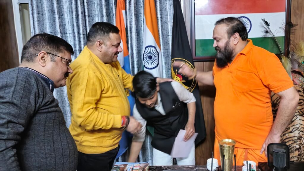 Lucknow News: भारतीय गो सेवा परिषद ने वेद प्रकाश द्विवेदी को बनाया उत्तर प्रदेश सदस्य 2 WhatsApp Image 2025 02 22 at 11.44.16 1
