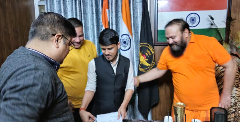 Lucknow News: भारतीय गो सेवा परिषद ने वेद प्रकाश द्विवेदी को बनाया उत्तर प्रदेश सदस्य 3 WhatsApp Image 2025 02 22 at 11.44.16