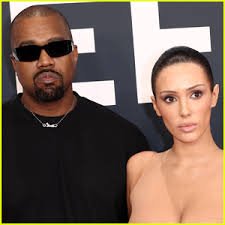 Grammy 2025: रेड कार्पेट पर बिना कपड़ों के पहुंची कान्ये वेस्ट की वाइफ Bianca Censori, पुलिस ने लिया एक्शन 3 image 11