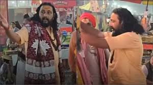 Mahakumbh Viral Business Baba: तीन हजार करोड़ की दौलत छोड़कर पहन लिया भगवा, अब कुंभ में वायरल हो रहे बिजनेसमैन बाबा 2 image 129