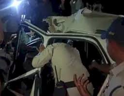 Prayagraj News: लाशें ही लाशें… बस से टक्कर के बाद वाहन में फंसे थे शव, इस चूक से 10 की मौत 3 image 146