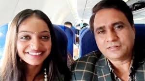 Monalisa: ‘परिवार ने मोनालिसा को गलत हाथों में साैंपा, वो सिर्फ...’, सनोज मिश्रा पर इस प्रोड्यूसर ने लगाए आरोप 3 image 176
