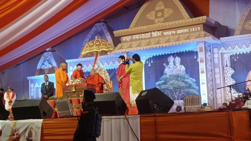 Mahakumbh 2025: महाकुम्भ हादसे में विपक्षियों के बयान पर भड़के CM योगी , बोले " सनातन धर्म के खिलाफ षड्यंत्र रच रहे अफवाहों से रहें सावधान 2 image 3