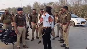 Allu Arjun Lookalike In Mahakumbh 2025: महाकुंभ में दिखा पुष्पा का स्वैग, अल्लू अर्जुन के डायलॉग सुनकर पुलिस अफसर भी हो गए खुश 4 image 45