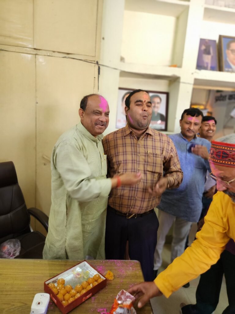 Lucknow News: एनसीपी प्रदेश अध्यक्ष की अध्यक्षता में होली मिलन समारोह सम्पन्न 3 WhatsApp Image 2025 03 21 at 10.53.52 AM