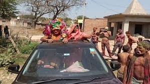 Holi Unique Tradition: होली पर 41 साल बाद दूल्हे संग लौटी दुल्हन, इस बार भैंसे से नहीं... कार से गए मिश्राजी 2 image 144