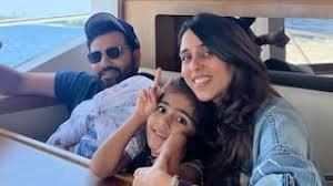 Rohit sharma: IPL 2025 से पहले रोहित शर्मा अपने परिवार संग पहुंचे मालदीव, हॉलिडे की तस्वीरें वायरल 2 image 147