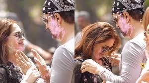Aamir Ali Holi Video Viral: आमिर अली ने मिस्ट्री गर्ल संग होली पर की 'गंदी' हरकत! नेटिजन्स बोले- 'तभी संजीदा शेख ने छोड़ दिया' 2 image 152
