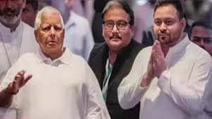 Land For Jobs Case: ईडी दफ्तर पहुंचे लालू प्रसाद, राजद समर्थकों ने की नारेबाजी; तेजस्वी यादव ने ऐसा कहा 2 image 181