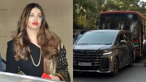 Aishwarya Rai Bachchan: ऐश्वर्या राय की कार का हुआ एक्सीडेंट, बस ने मारी टक्कर, वायरल हुआ वीडियो 2 image 268