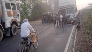 Gorakhpur News: बस्ती में कंटेनर और कार की भीषण टक्कर; दर्दनाक हादसे में पांच की मौत और तीन घायल 2 image 95