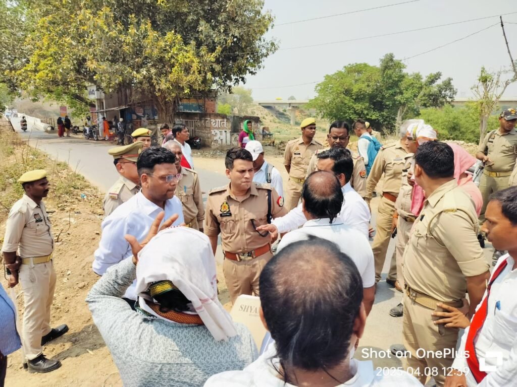 Chandauli: शहाबगंज में जमीन विवाद को लेकर दो पक्षों में मारपीट, सात घायल 2 WhatsApp Image 2025 04 09 at 3.50.14 PM