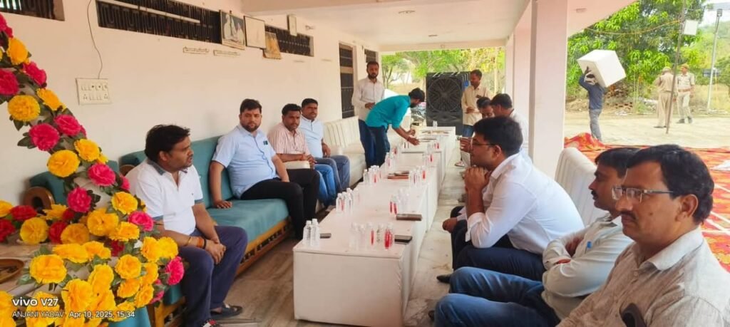 Uttar pradesh: रेवारी बेलहरी में लोकाधिकार सेवा समिति के राष्ट्रीय अध्यक्ष चंद्रशेखर शुक्ला 'बेबी भैया' को दी गई श्रद्धांजलि 2 WhatsApp Image 2025 04 12 at 5.55.13 PM 1