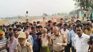 Barabanki News: अलग-अलग समुदायों के प्रेमी जोड़े ने दुपट्टे से लगाई फांसी, सालों से चल रहा था प्रेम प्रसंग 2 image 100