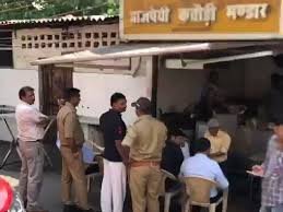 Lucknow News: लखनऊ के फेमस बाजपेई कचौड़ी भंडार पर GST का छापा, मशीनों को जब्त कर दुकान हुई सील 3 image 123