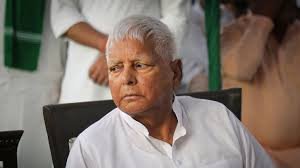 Lalu Yadav: पूर्व सीएम लालू यादव की तबियत बिगड़ी, पटना के डॉक्टरों ने दिल्ली जाने की दी सलाह 3 image 13