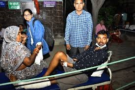 Lucknow News: लोकबंधु अस्पताल में आग, इन 21 तस्वीरों में देखिए किस हालत में बाहर निकाले गए मरीज, कैसे हुआ बचाव कार्य 6 image 159