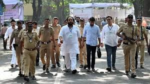 Maharashtra: SRPF, स्पेशल आर्म्स और कमांडो, धमकी के बाद जीशान सिद्दीकी को मिला ‘Z-Plus’ जैसी सुरक्षा, घर बना किला 2 image 211
