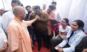 CM Yogi in Kanpur: मुख्यमंत्री योगी आदित्यनाथ ने दी कानपुर के लाल शुभम द्विवेदी को श्रद्धांजलि, मदद का दिया आश्वासन 2 image 215