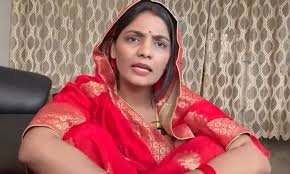 Neha Singh Rathore: फंस गईं नेहा सिंह राठौर, पहलगाम आतंकी हमले पर सरकार पर सवाल उठाने पर मिली ये सजा 2 image 239