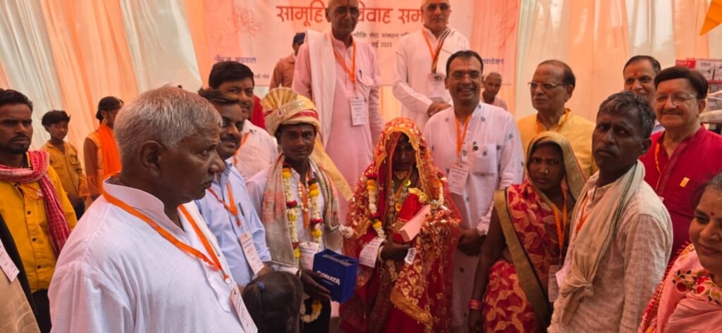 Chandauli: रोटरी क्लब वाराणसी नॉर्थ और महर्षि वाल्मीकि सेवा संस्थान के सहयोग से नौगढ़ में सामूहिक विवाह संपन्न 2 WhatsApp Image 2025 05 24 at 11.53.26 AM