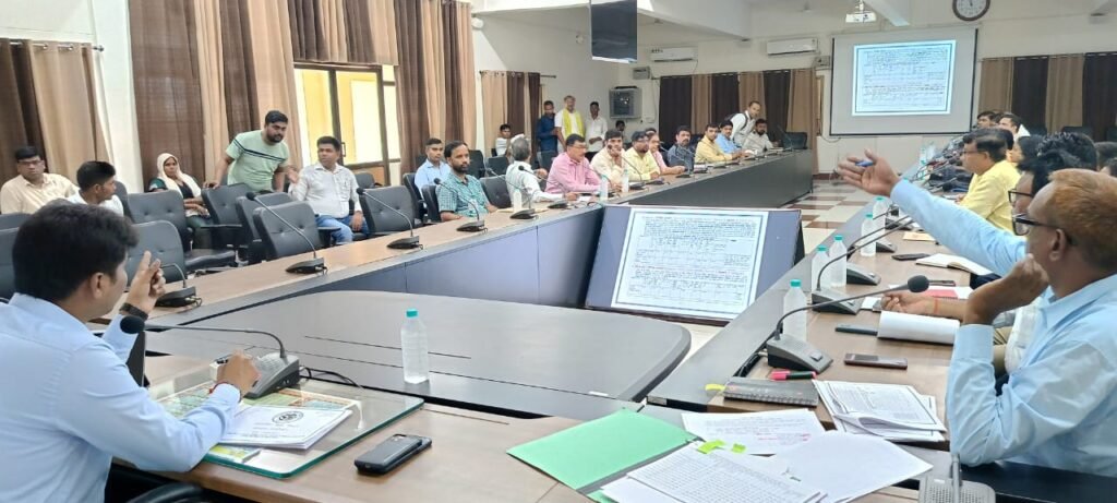 Chandauli: चंदौली मुख्य विकास अधिकारी की अध्यक्षता में माध्यमिक शिक्षा समिति की बैठक सम्पन्न 2 WhatsApp Image 2025 06 10 at 4.41.11 PM 1 1