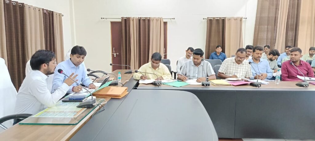 Chandauli: चंदौली मुख्य विकास अधिकारी की अध्यक्षता में माध्यमिक शिक्षा समिति की बैठक सम्पन्न 3 WhatsApp Image 2025 06 10 at 4.41.11 PM