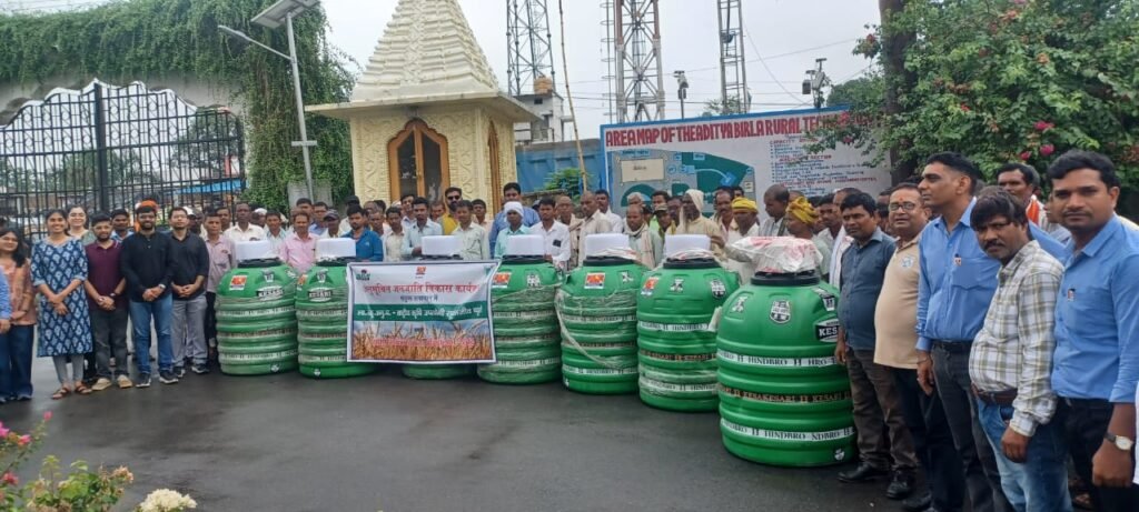 Sonbhadra: हिण्डाल्को सीएसआर एवं आईसीएआर मऊ द्वारा 150 किसानों को पानी की टंकी एवं पाइप वितरित 2 WhatsApp Image 2025 06 20 at 3.42.02 PM