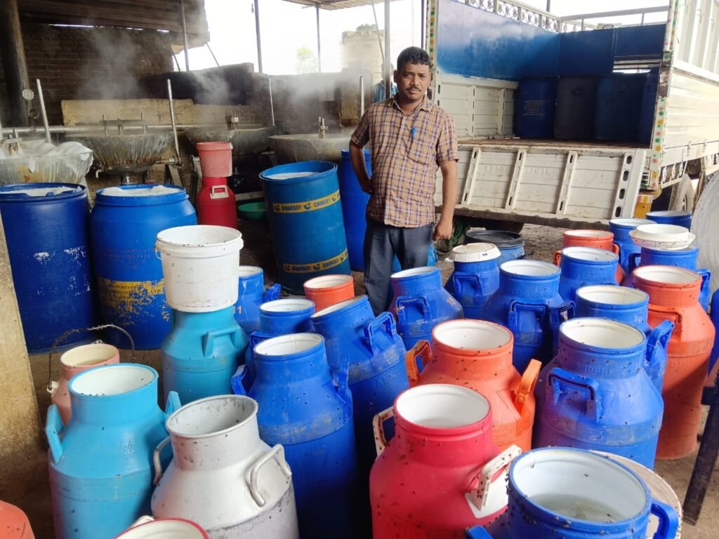 Chandauli: चंदौली में मिलावटी खाद्य पदार्थों के विरुद्ध विशेष अभियान: सघन निरीक्षण व नमूना संग्रहण 2 WhatsApp Image 2025 06 27 at 12.31.54 PM 1