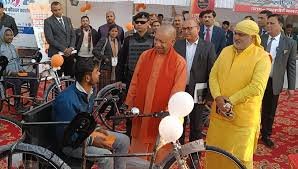 Lucknow News: समाज के अंतिम पंक्ति तक पहुंचने का प्रयास: योगी सरकार की योजना बनी पुनर्वास का सशक्त माध्यम, 1046 दिव्यांगों को मिला रोजगार 2 image 103