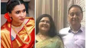 Mannara Chopra Video: पिता की मृत्यु और मनारा चोपड़ा ने की बेशर्मी की हद पार, वीडियो देख भड़के यूजर्स 3 image 225