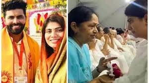 Ravindra Jadeja Wife Video: रवींद्र जडेजा की पत्नी रिवाबा पर फूटा यूजर्स का गुस्सा, वीडियो देख बोले- ससुर भीख… 2 image 241