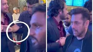 Salman Khan Video Viral: सलमान खान की सिक्योरिटी ने इस एक्टर संग की बदसलूकी, वायरल हुआ वीडियो 2 image 273