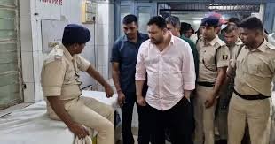 Bihar News: बाल-बाल बचे तेजस्वी यादव! तेज रफ्तार ट्रक ने काफिले को मारी टक्कर, 3 घायल 3 image 80