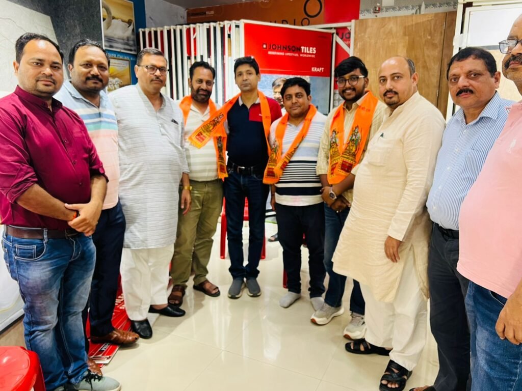 Pilibhit: पीलीभीत इंटरनेशनल वैश्य फेडरेशन के नगर अध्यक्ष बने दीप अग्रवाल जिलामहामंत्री बने अंकुर अग्रवाल 2 WhatsApp Image 2025 07 01 at 3.42.28 PM