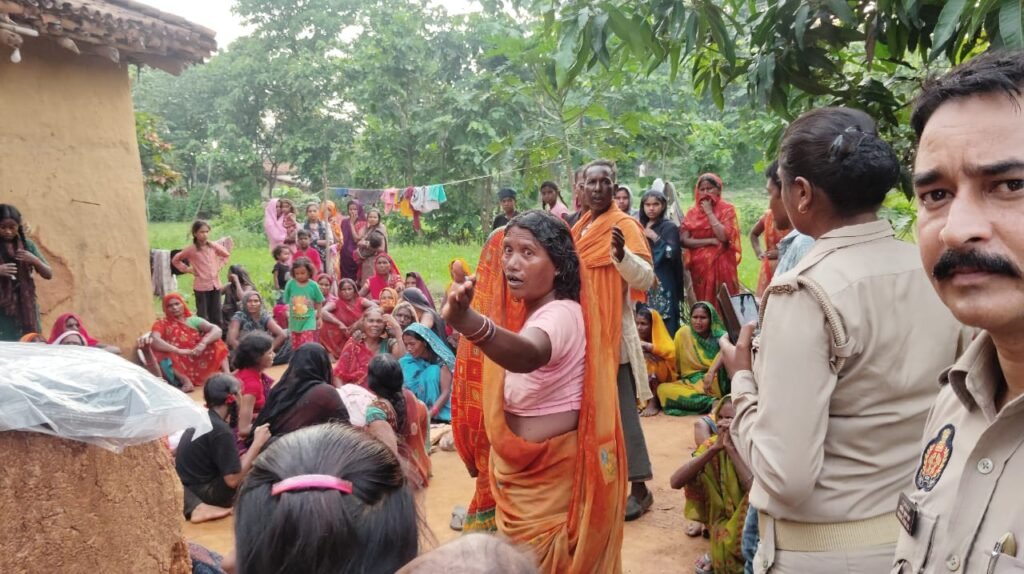 Chandauli: विषैले सर्प के डसने से 40 वर्षीय महिला की मौत, गाँव में छाया शोक 2 WhatsApp Image 2025 07 19 at 11.48.47 AM