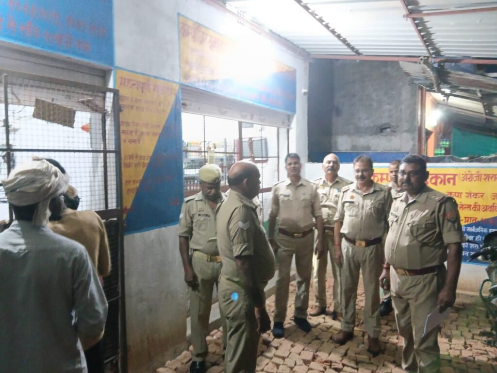 Chandauli: नौगढ़ पुलिस की कार्रवाई: खुले में शराब पीने वालों पर सख्त शिकंजा 2 WhatsApp Image 2025 07 26 at 1.08.06 PM