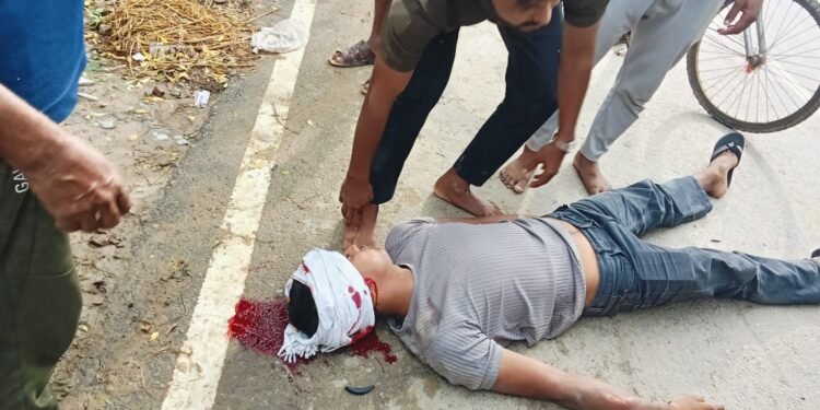Chandauli: प्राथमिक स्वास्थ्य केंद्र की लापरवाही ने एक मासूम की जान जोखिम में डाली 1 WhatsApp Image 2025 07 29 at 1.38.41 PM