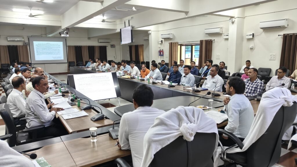 Chandauli News: चंदौली जिला स्वच्छ भारत मिशन एवं ग्रामीण विकास विभाग की समीक्षा बैठक जिलाधिकारी की अध्यक्षता में संपन्न 3 WhatsApp Image 2025 07 30 at 1.51.55 PM