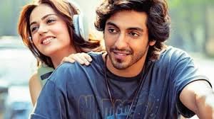 Saiyaara Review: सैयारा मूवी कैसी है देखने से पहले जानिए रिव्यू, नए ट्वीस्ट के साथ आशिकी वापस 2 image 175