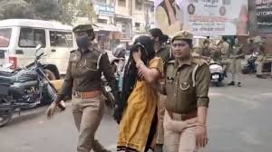 Lucknow News: लखनऊ में विधानसभा के सामने बाराबंकी से आई महिलाओं ने किया आत्मदाह का प्रयास! समय रहते पुलिस ने बचाया, पूछताछ जारी 2 image 255