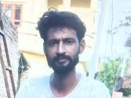 Lucknow News: लखनऊ के रहीमाबाद में युवक की नृशंस हत्या: बहन के सामने घर में घुसकर धारदार हथियार से वार 1 image 303