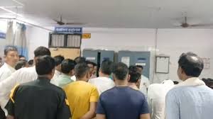 Chandauli News: दिनदहाड़े भाजपा नेता के भाई की गोली मारकर हत्या, मची सनसनी 2 image 61