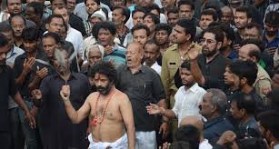 Muharram in Lucknow: लखनऊ में 10वीं मुहर्रम का मातमी जुलूस ! हिंदू संत ने किया मोहर्रम में मातम, एकता और भाईचारे का दिया संदेश 4 image 82