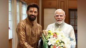 Bihar Elections 2025: PM मोदी के 'हनुमान' चिराग ने BJP की पीठ में घोंपा छुरा, सभी सीटों पर विधानसभा चुनाव लड़ने का किया ऐलान 2 image 86