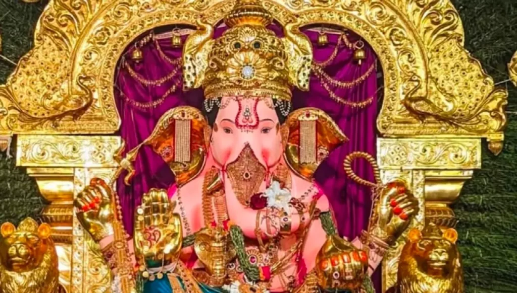 Ganpati 2025: जानिए मुंबई का सबसे अमीर गणपति मंडल कौन है? इतने करोड़ का बीमा कवर किया हासिल 2 The current image has no alternative text. The file name is: 1909625-befunky2025-7-410-33-23.webp